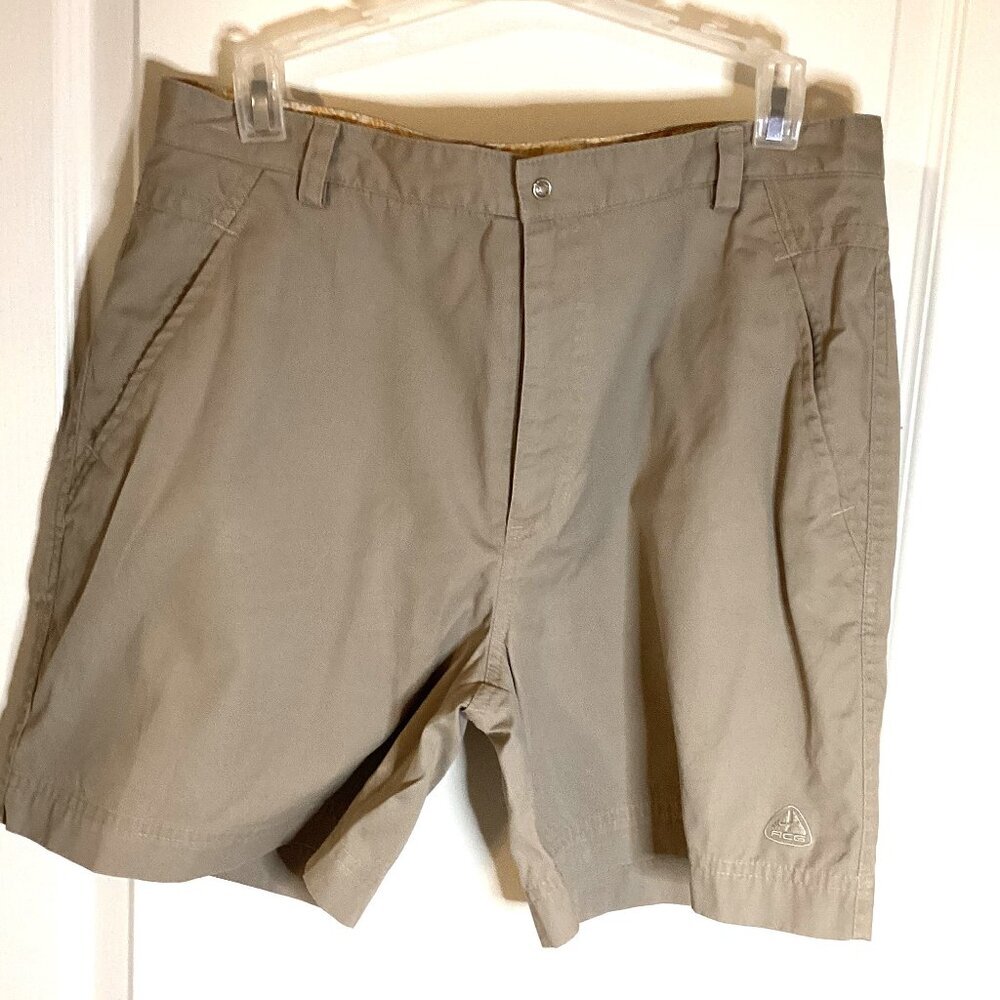 Nike ACG Women's Hiking Camping Utility Shorts Tan Beige Casual Outdoors Size M